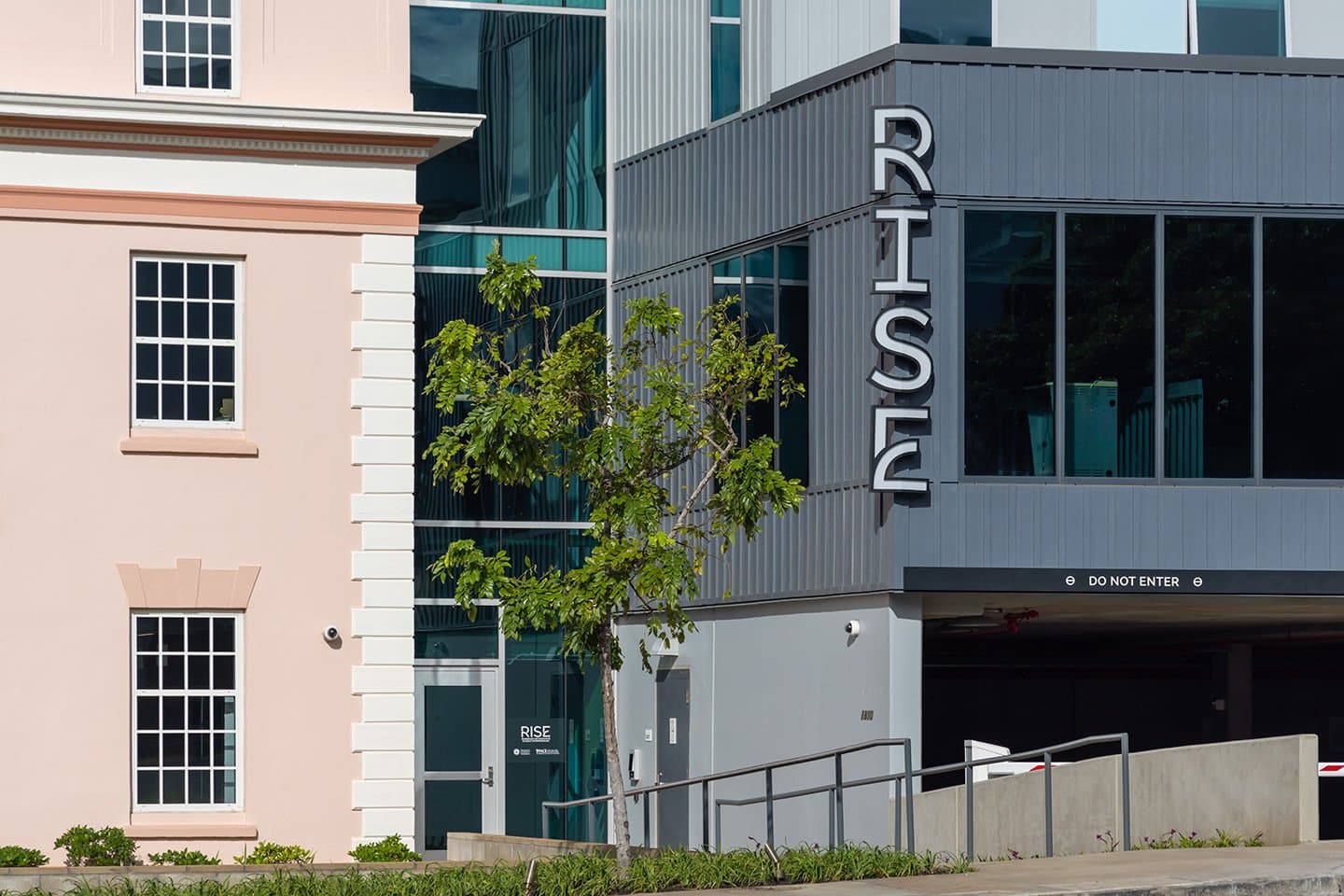 Building-Exterior-03-RISE-Honolulu-01